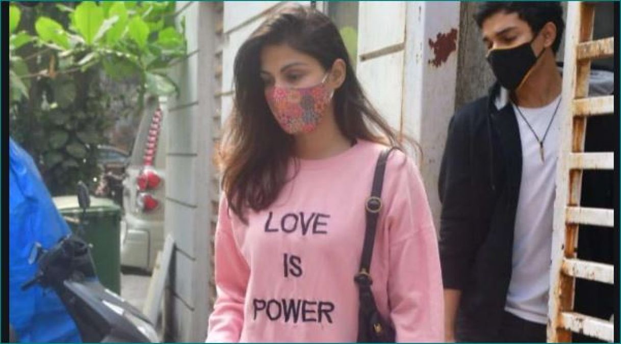 Rhea Chakraborty appeared with brother, pink t-shirt reads ‘Love is power’