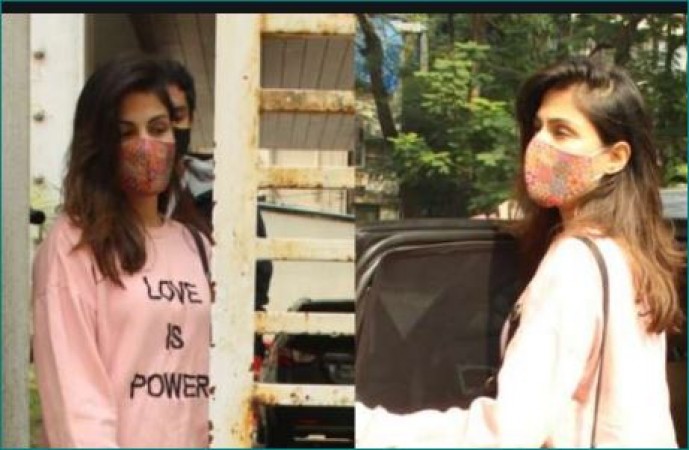 Rhea Chakraborty appeared with brother, pink t-shirt reads ‘Love is power’