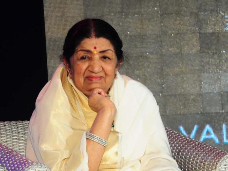 Because of this, Asha Bhosle is away from the industry, said this to her sister Lata Mangeshkar