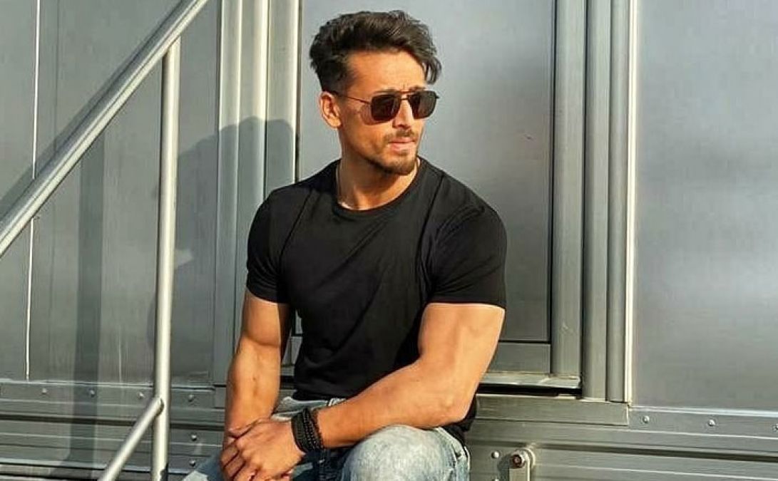 This cute video of actor Tiger Shroff goes viral, watch it here