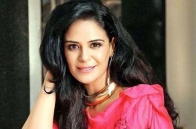 After marriage, Mona Singh looks like this, seen in a party with friends