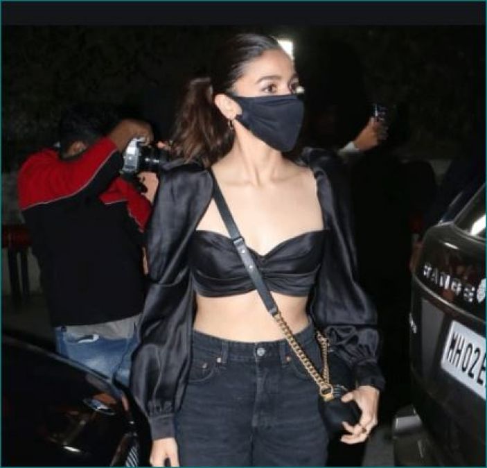 Alia Bhatt joins Deepika's birthday bash by wearing such a cheap dress