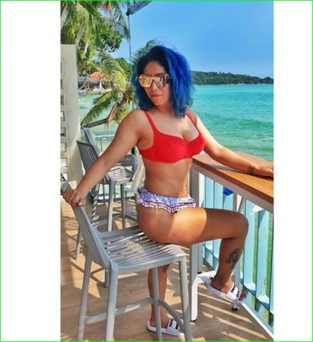 Neha Bhasin's bikini photos break internet, see pics here