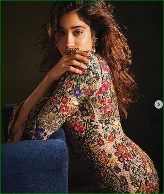 Janhvi Kapoor dressed as bride in a new photoshoot, see pictures