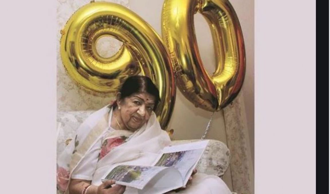 Lata Mangeshkar always sings barefoot, you will be shocked to know the total wealth