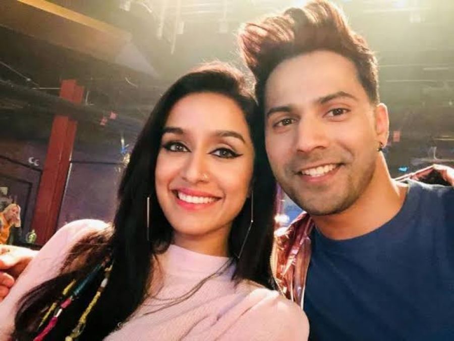 This video of Varun Dhawan win hearts of fans, Shraddha Kapoor also seen