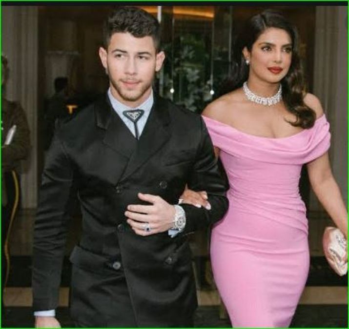 Priyanka Chopra came in discussions by wearing slit dress, cost of dress will blow your senses