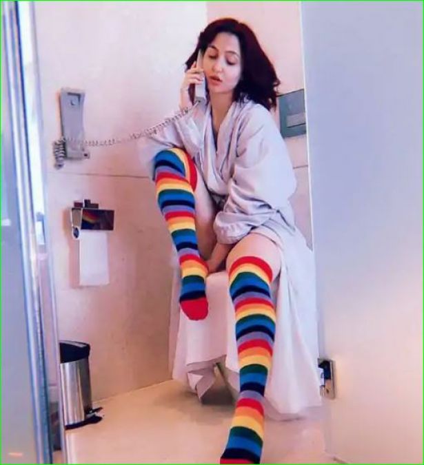 This actress got trolled for sitting in the toilet for photoshoot