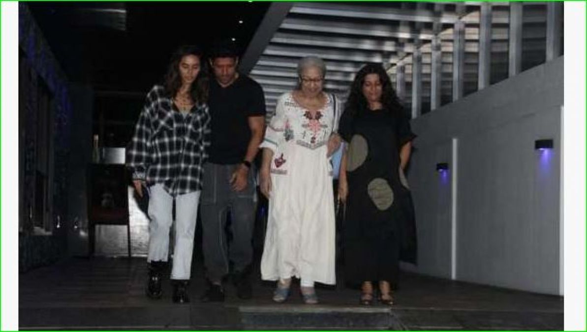 Farhan arrives for dinner with family and girlfriend