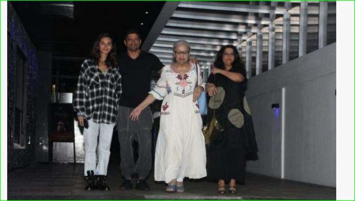 Farhan arrives for dinner with family and girlfriend