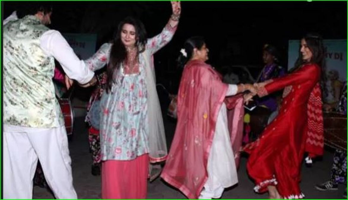 'Jai Mummy Di' stars celebrate Lohri festival, danced fiercely