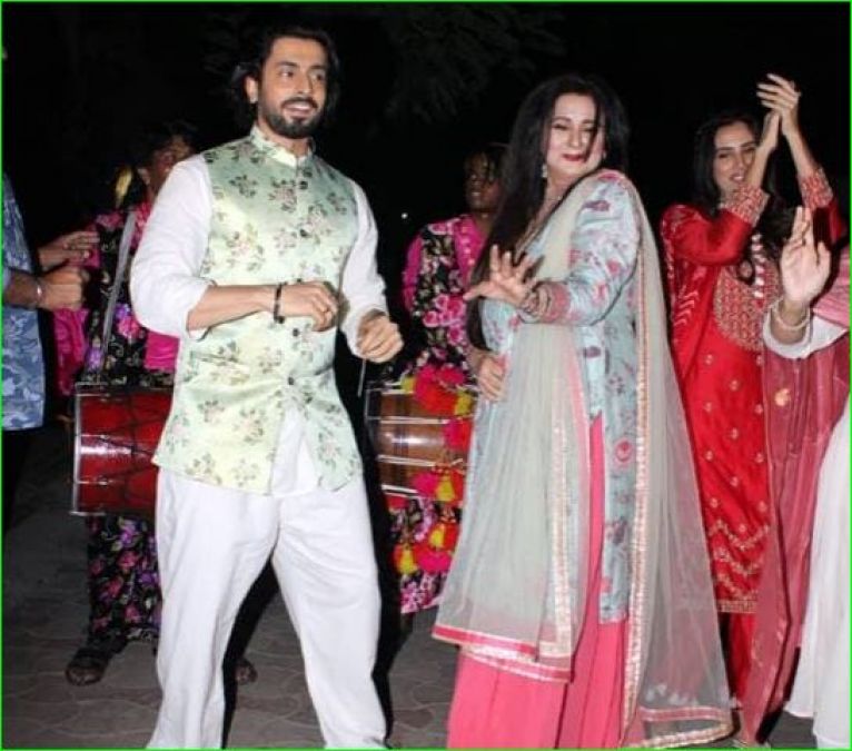 'Jai Mummy Di' stars celebrate Lohri festival, danced fiercely