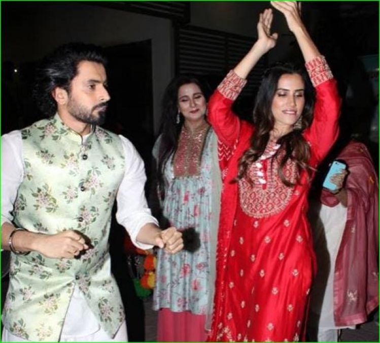 'Jai Mummy Di' stars celebrate Lohri festival, danced fiercely