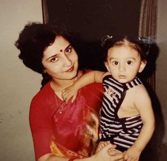 Karthik Aryan wishes his mother in a special way