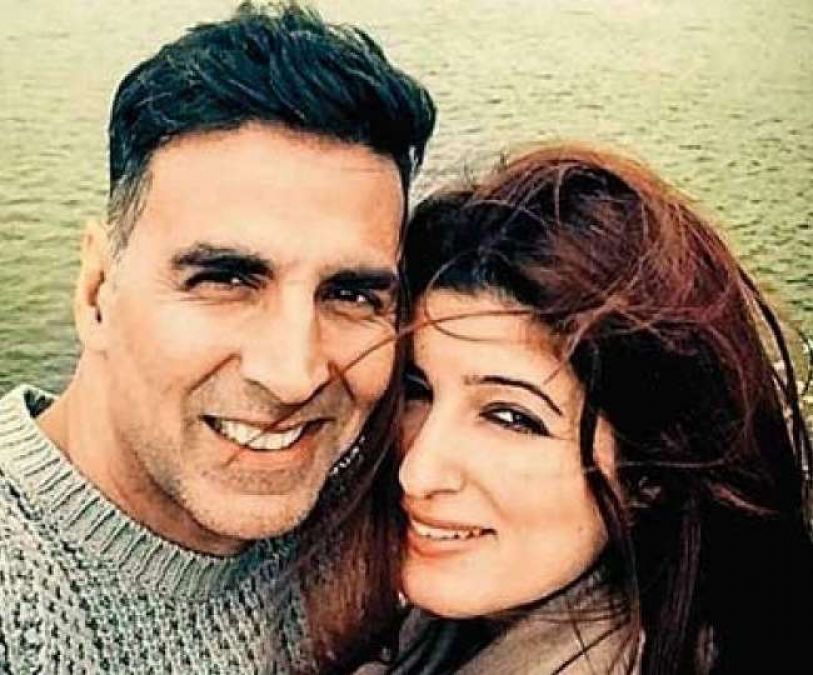 On 20th anniversary Akshay Kumar shares cute post with Twinkle