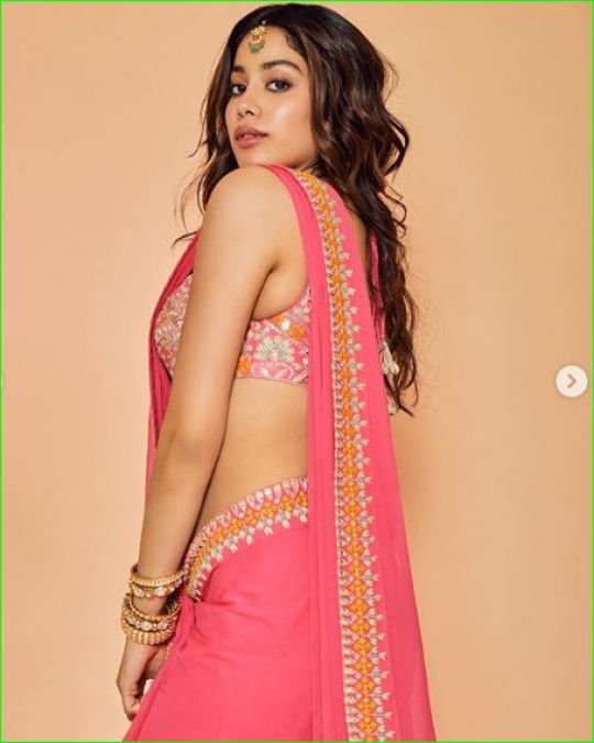 Jahnavi Kapoor seen in pink sari, netizens says 'duplicate of Sridevi ...'