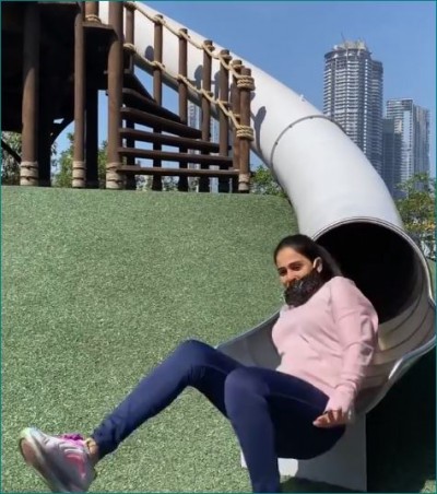 Video: Genelia D'Souza fall from tube sliding down in park