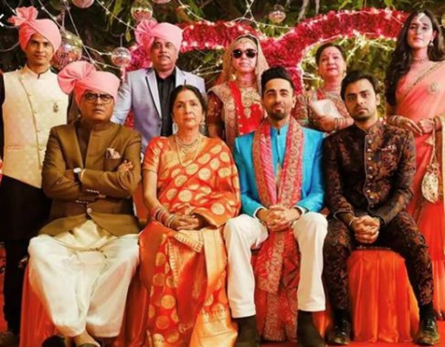 Ayushmann shares unseen picture with the star cast of 'Shubh Mangal Jyada savdhan'