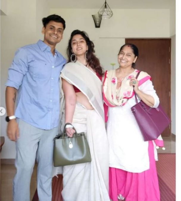बॉयफ्रेंड की मां से साड़ी उधार लेकर आमिर खान की बेटी ने शेयर की रोमांटिक तस्वीरें