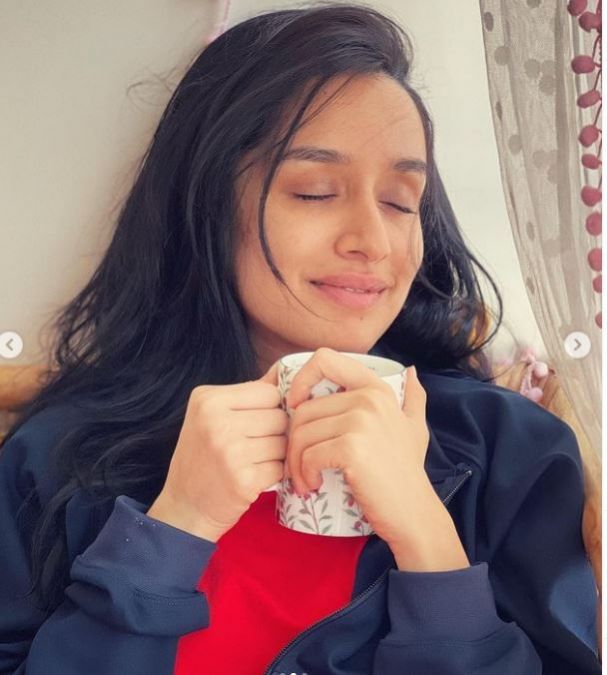 Shraddha Kapoor looks amazing without makeup, shares pictures of herself