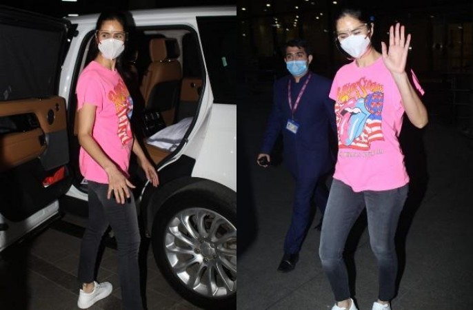 Katrina returns from Maldeep on holiday, wreaks havoc in pink and black jeans