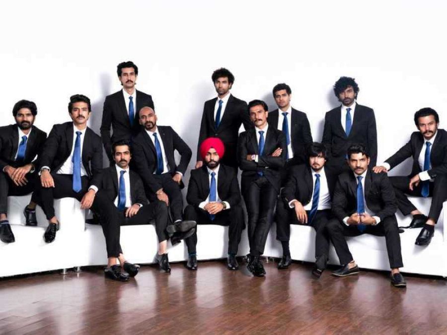 रणवीर सिंह ने फिल्म '83' से शेयर की खास तस्वीर, एक साथ नजर आई पूरी टीम