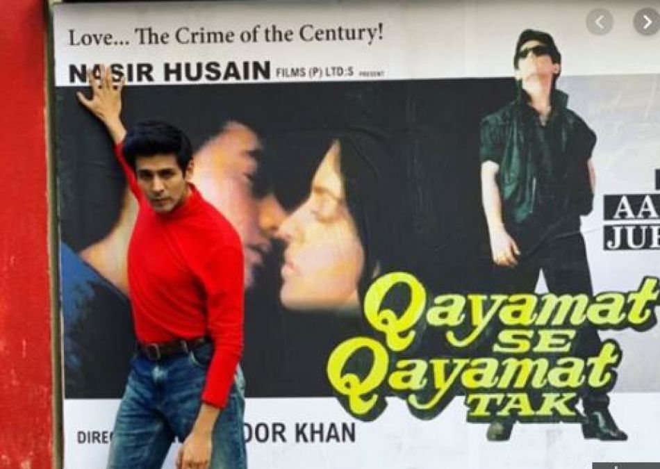 सलमान के बाद कार्तिक आर्यन ने कॉपी किया आमिर खान का लुक, फोटो किया शेयर