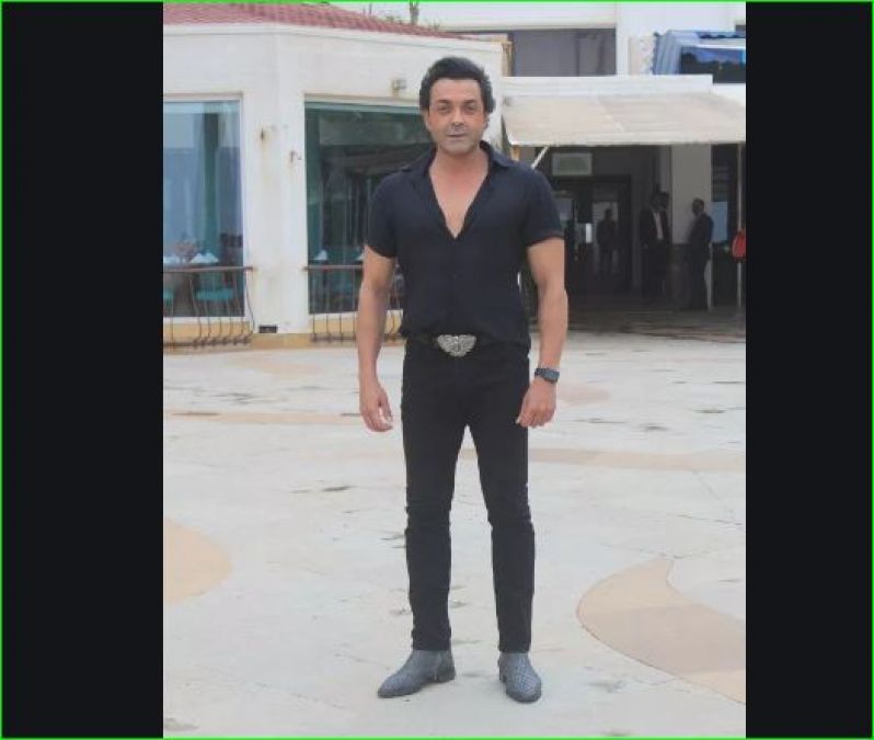 Bobby Deol caught drug-addicted due to lack of work, Sunny Deol gets emotional