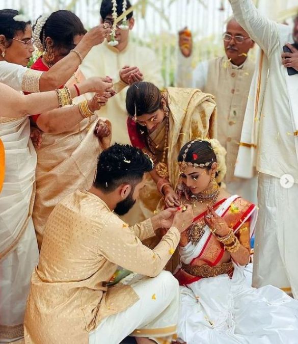 Video: शादी के बंधन में बंधीं मौनी रॉय, साउथ इंडियन दुल्हन बनकर पहना मंगलसूत्र