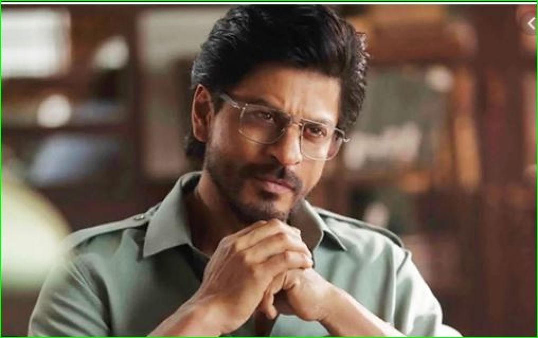 Shah Rukh Khan takes a dig at himself in hilarious video as Raees completes three years
