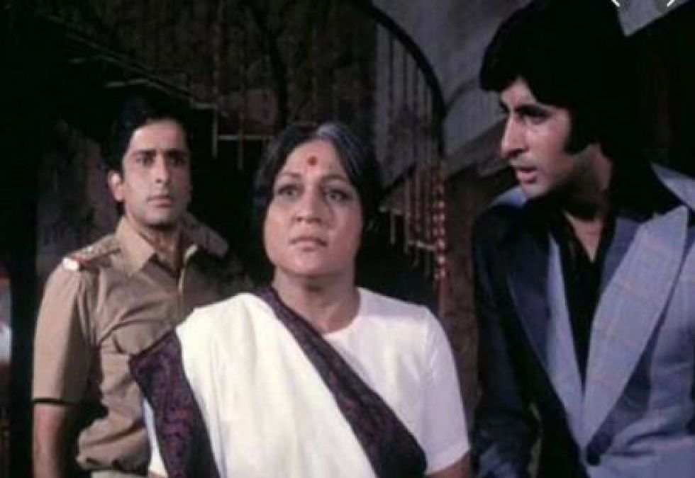 This film completed 45 years, People still remember character of Shashi Kapoor and Amitabh