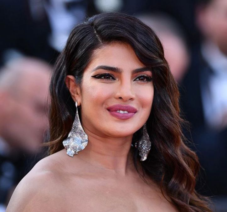 Priyanka Chopra reveals how she narrowly escaped from wardrobe malfunction