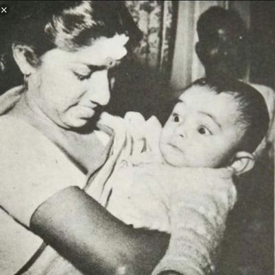 Rishi Kapoor shares his childhood photo with Lata Mangeshkar