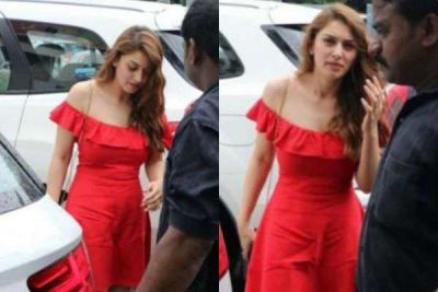 Hansika Motwani seen outside the restaurant, looked hot in a red dress