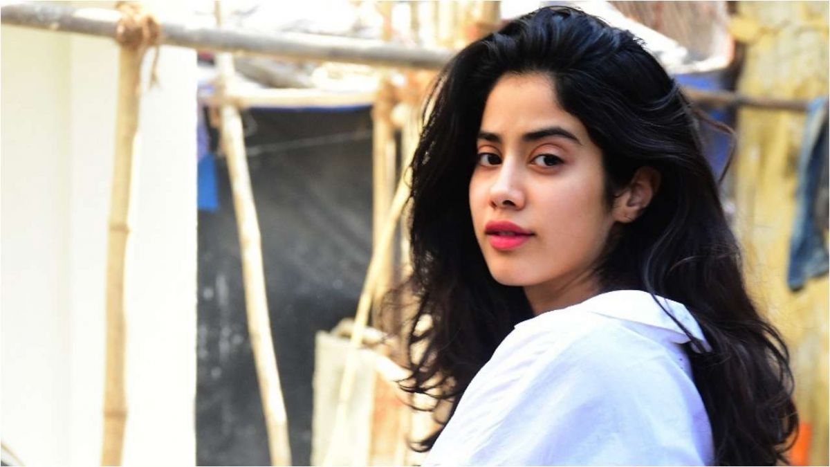 Along with Janhvi Kapoor, This National Hockey Player is going to debut in the film