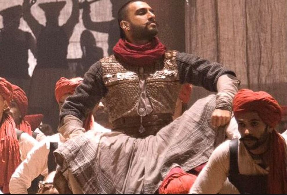This new actor did Ranveer Singh's famous 'Malhari' dance