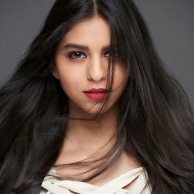 Famous filmmaker to launch King Khan's daughter Suhana, fans desperate