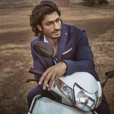 Vidyut Jamwal with children performs special skills. Watch