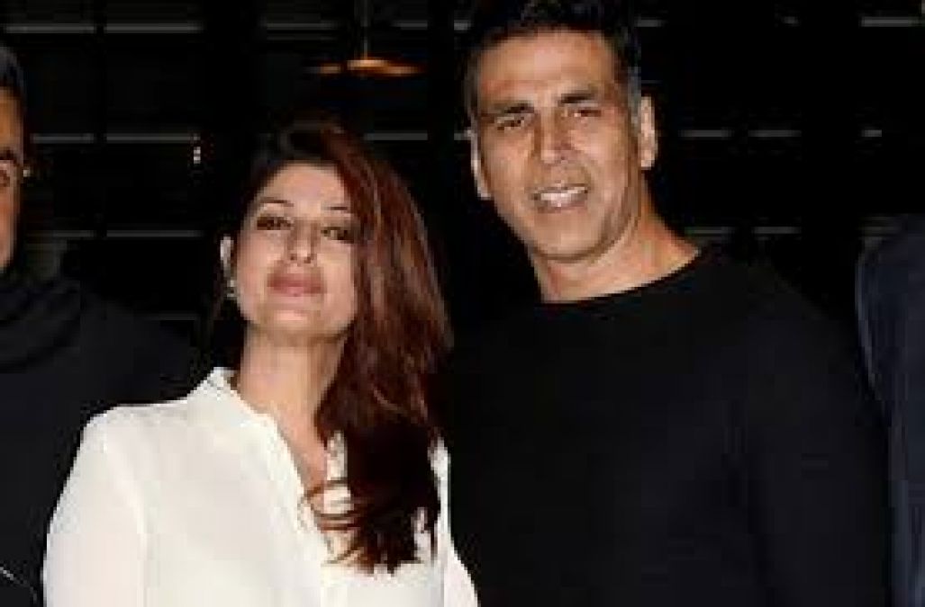 Akshay-Twinkle's vacation gets cancelled due to Mumbai's condition!