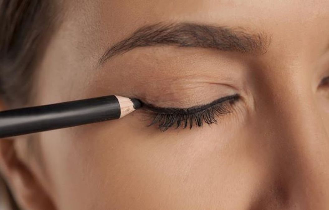 Eyeliner can Give You Eye Wrinkles, Know What's the Truth