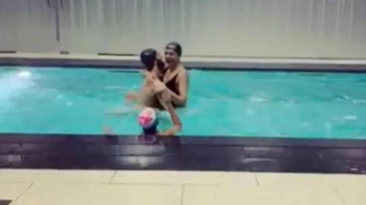 स्वीमिंग पूल में सुष्मिता ने बॉयफ्रेंड संग पार की सारी हदें, बेटी भी थी मौजूद