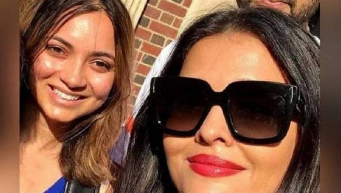 Aishwarya-Abhishek Take Selfies with Fans on The Streets of America