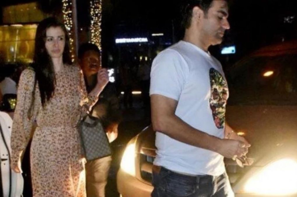 Arbaaz Spotted With Girlfriend, See Beautiful Photos!