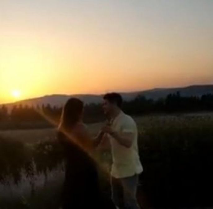Romantic Dance done by Drunken Nick-Priyanka, see Viral Video