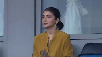 Anushka Sharma spotted at beau's match; her activities will make you laugh!