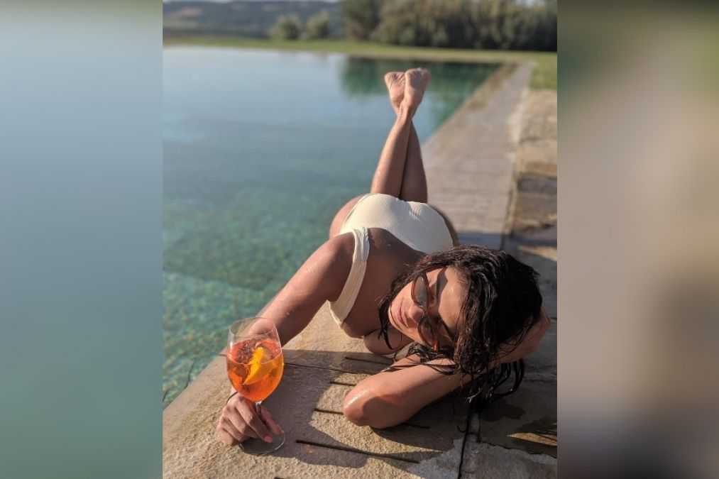 Husband Nick clicks hot pic of Priyanka Chopra, it will give you vacation goals
