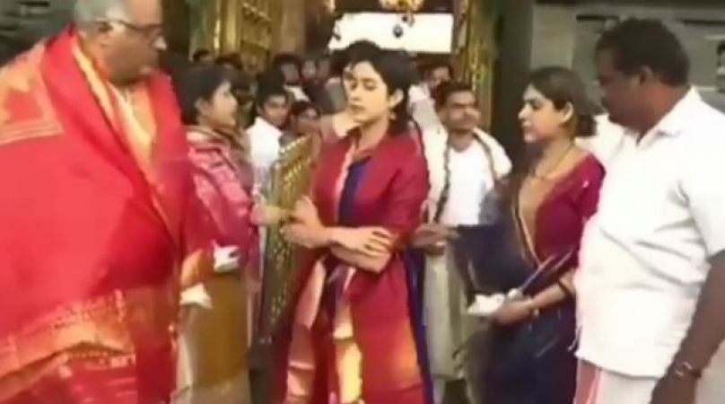 जाह्नवी की डेब्यू फिल्म के लिए मंदिर-मंदिर घूम रहा कपूर परिवार