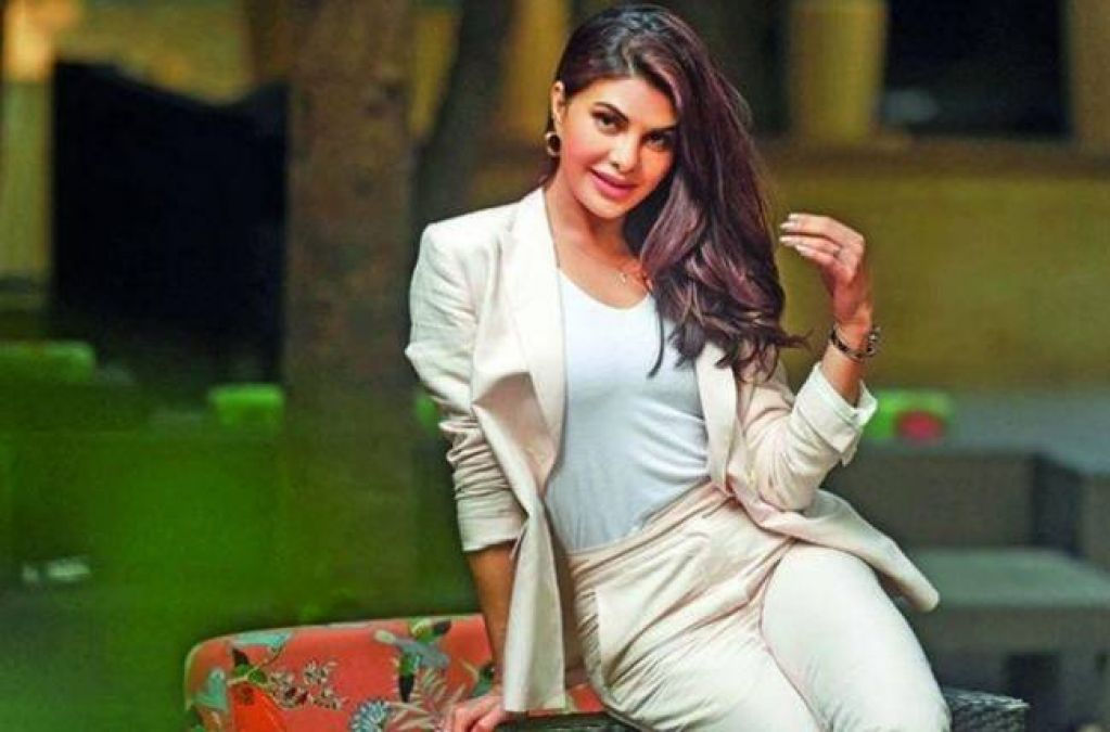 Jacqueline's new photoshoot makes fans lose their senses