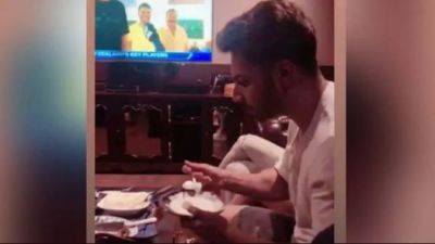 IND vs NZ : कुछ इस तरह वरुण-अर्जुन ने मैच किया एन्जॉय, आइसक्रीम खाते तस्वीर वायरल