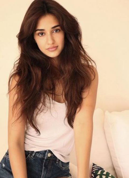 Disha Patani's new picture sets the internet on fire, sand look